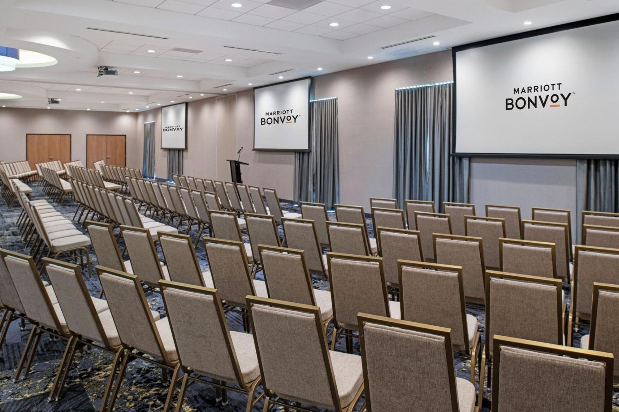 Fairfield Inn & Suites By Marriott Меніфрі Екстер'єр фото