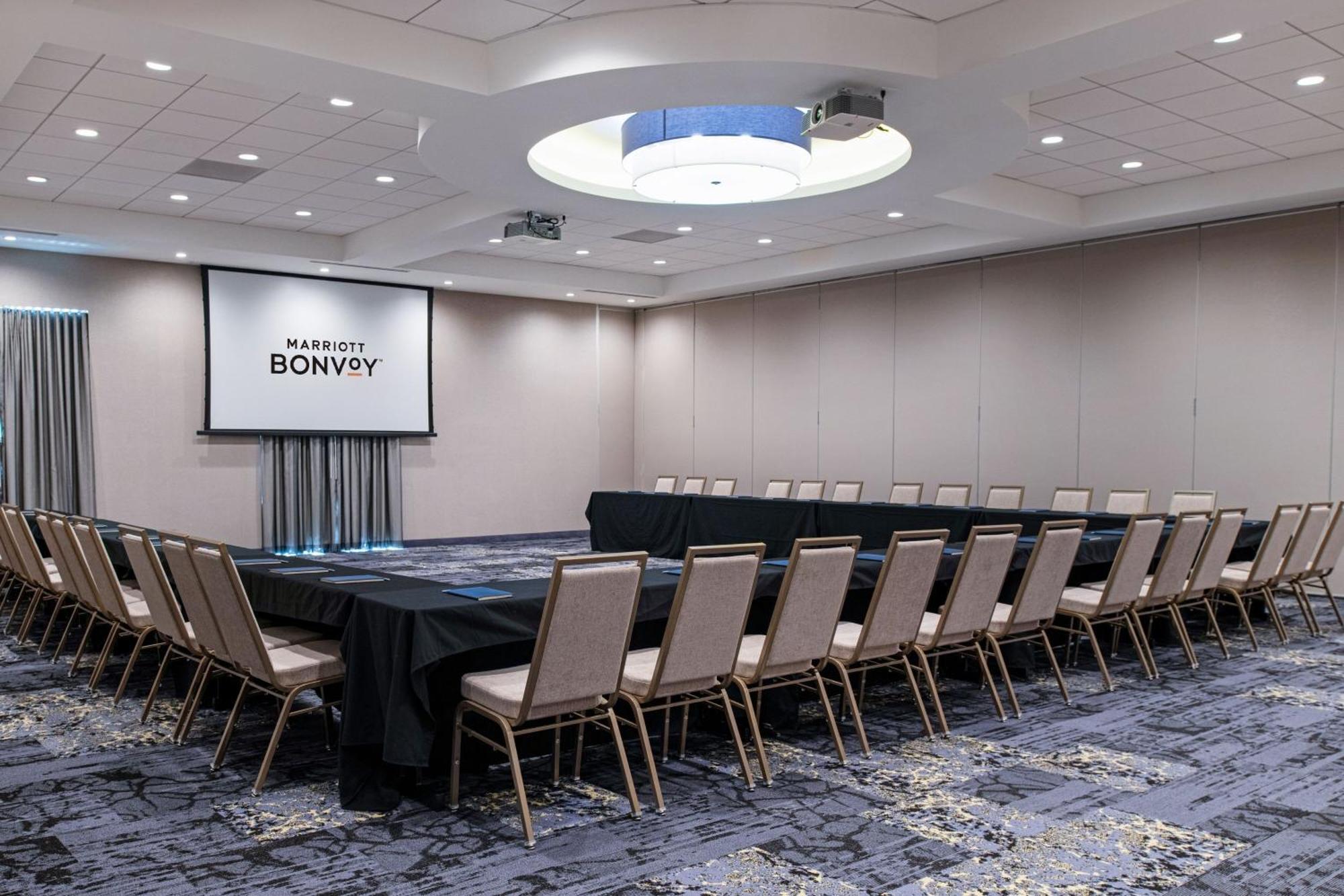 Fairfield Inn & Suites By Marriott Меніфрі Екстер'єр фото
