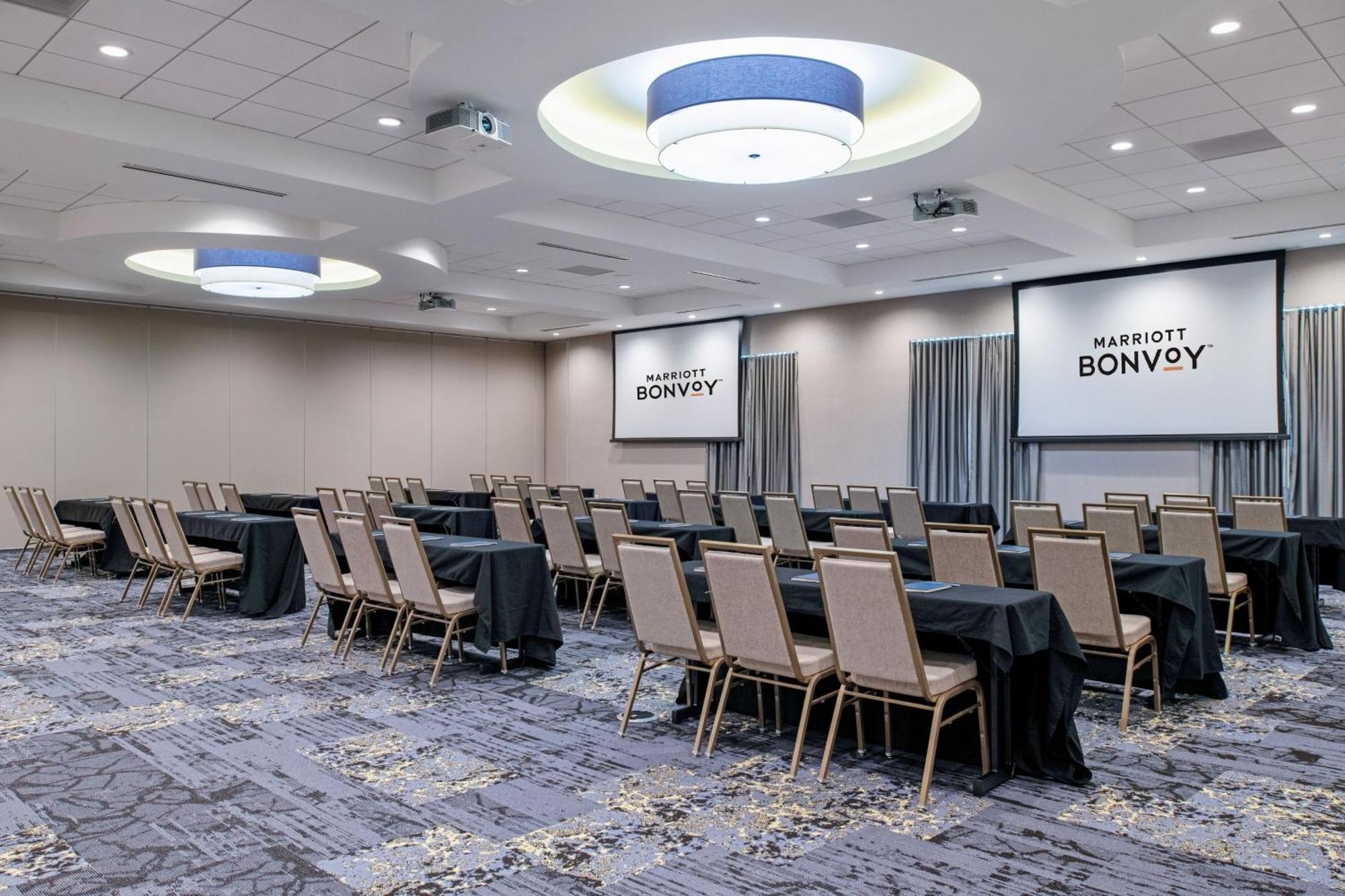 Fairfield Inn & Suites By Marriott Меніфрі Екстер'єр фото