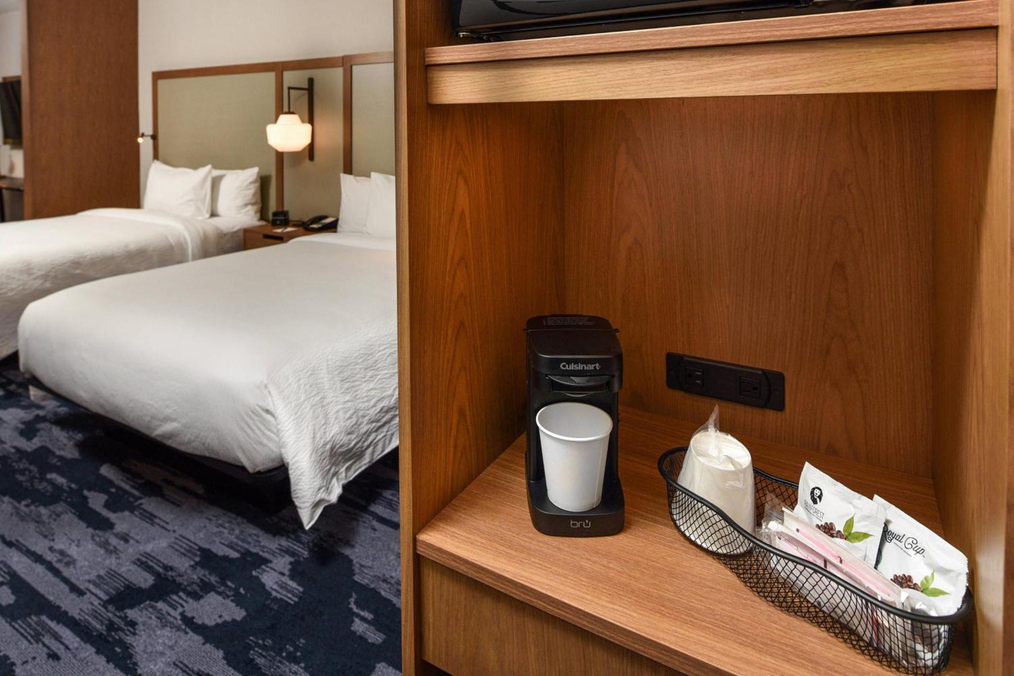 Fairfield Inn & Suites By Marriott Меніфрі Екстер'єр фото